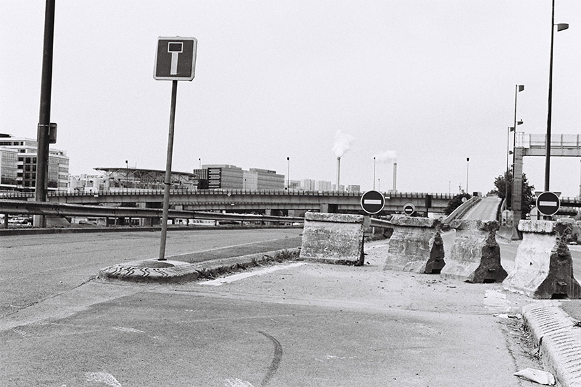 F1000030