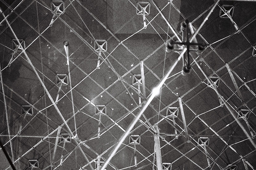 F1000032